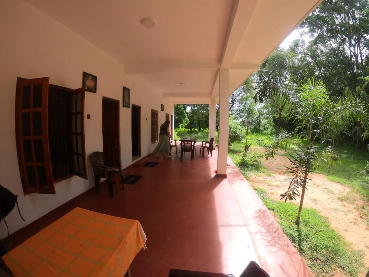 Punkalasa Tourist Lodge Anuradhapura Zewnętrze zdjęcie