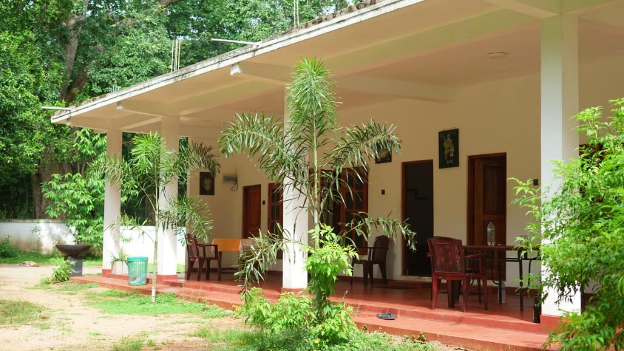 Punkalasa Tourist Lodge Anuradhapura Zewnętrze zdjęcie